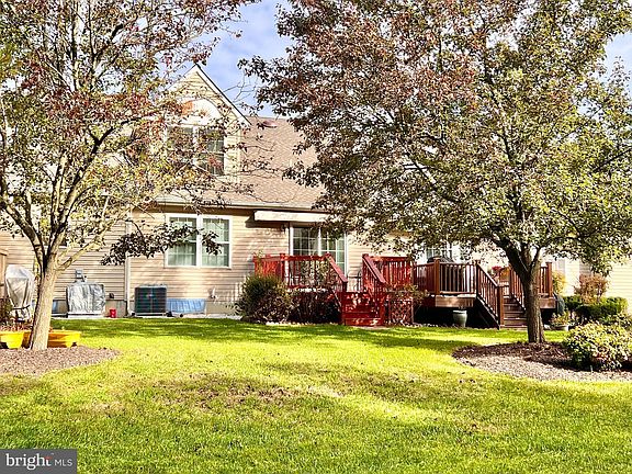 2nd image of 270 W Red Lion Dr