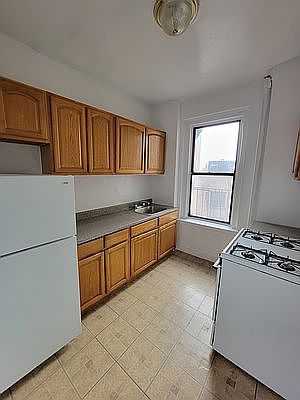 4th image of 681 Ocean Ave APT E3