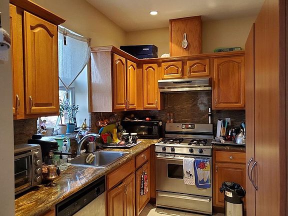 4th image of 89 Bay 26 St #3A