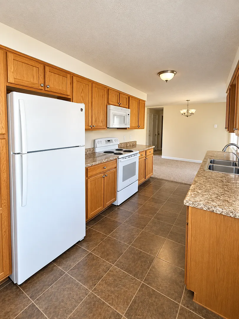 Charming 2-bedroom, 1.5-bath home in Springfield, OR!! — Photo 3