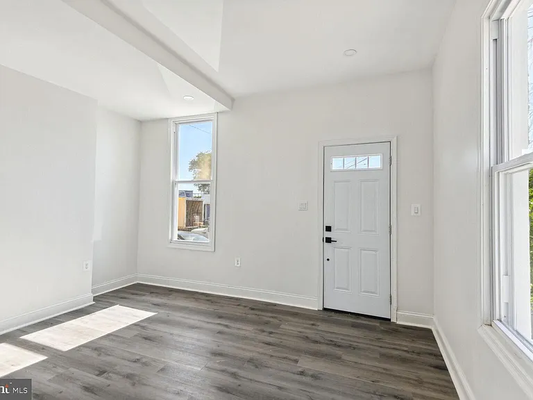 502 S Haven St — Photo 3