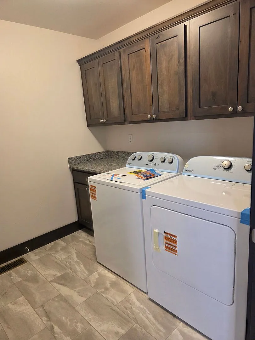 Brand New 3 Bed 2 Bath with double attached garage in Belgrade — Photo 3