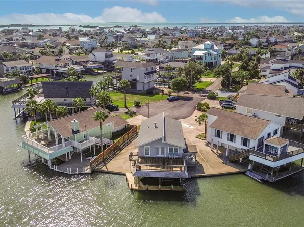 1302 Coral Way, Tiki Island, TX 77554