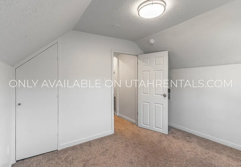 976 Briar Ave #UP — Photo 24