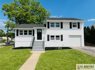 3 Tracy Dr, Fords, NJ 08863