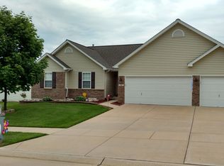26 Crimson Leaf Ct, Wentzville, MO 63385