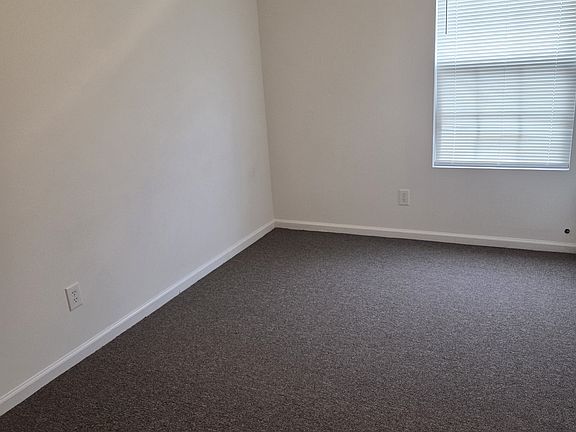 5th image of 111 Tabitha Ct #C