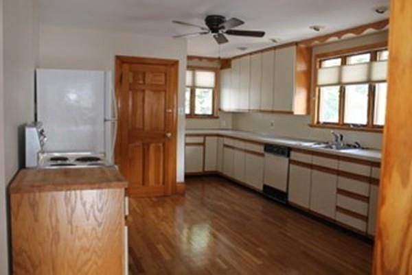 2nd image of 76 Poplar St #2
