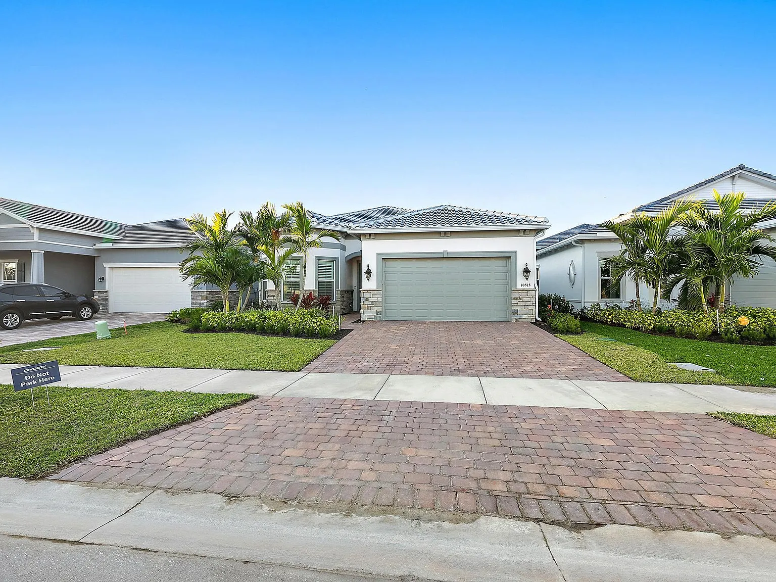 3 bed, 3.0 bath, 2258 sqft, $4,500 — Photo 2