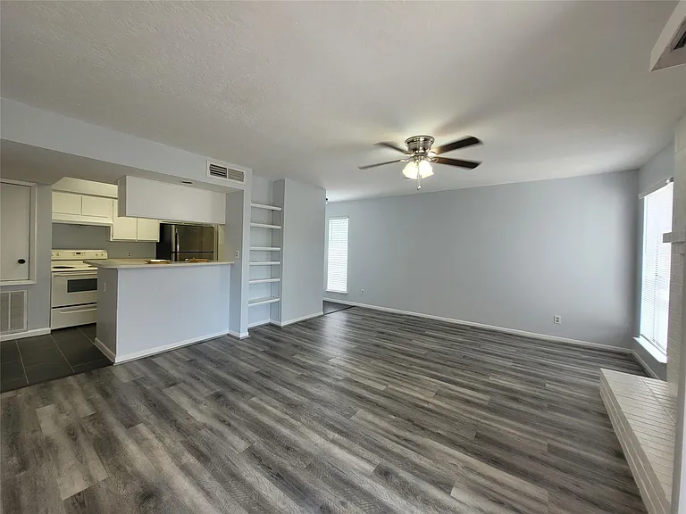 3919 Fairmont Pkwy #180 — Photo 6