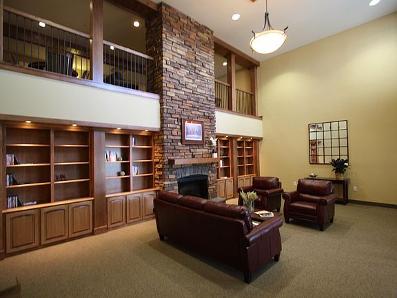 5th image of 1060 Village Cir APT 102