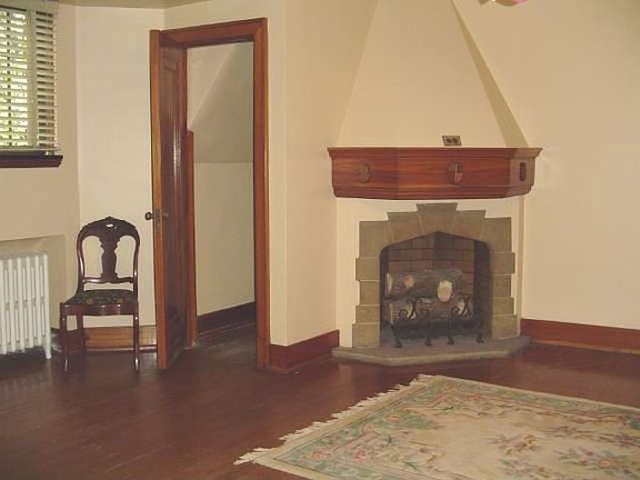 3rd image of 10 Wilmont Ave