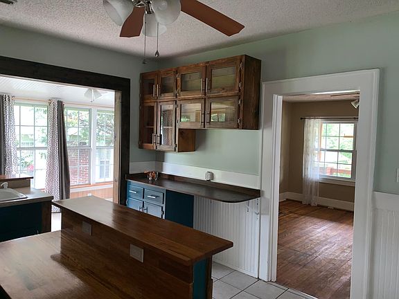 3rd image of 1930 McCroskey Ave