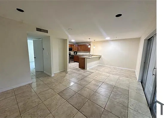 3 bed, 1428 sqft, $2,800 — Photo 3