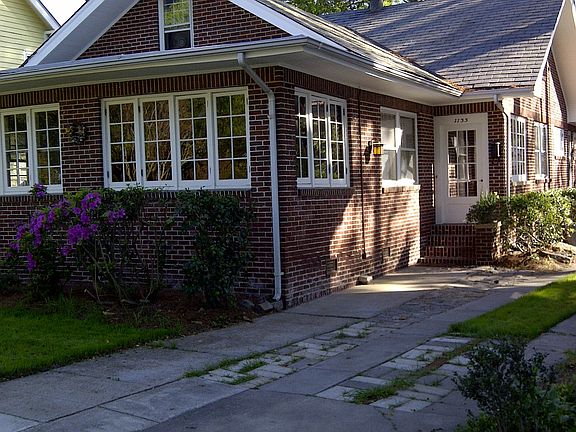 2nd image of 1133 Cambridge Cres