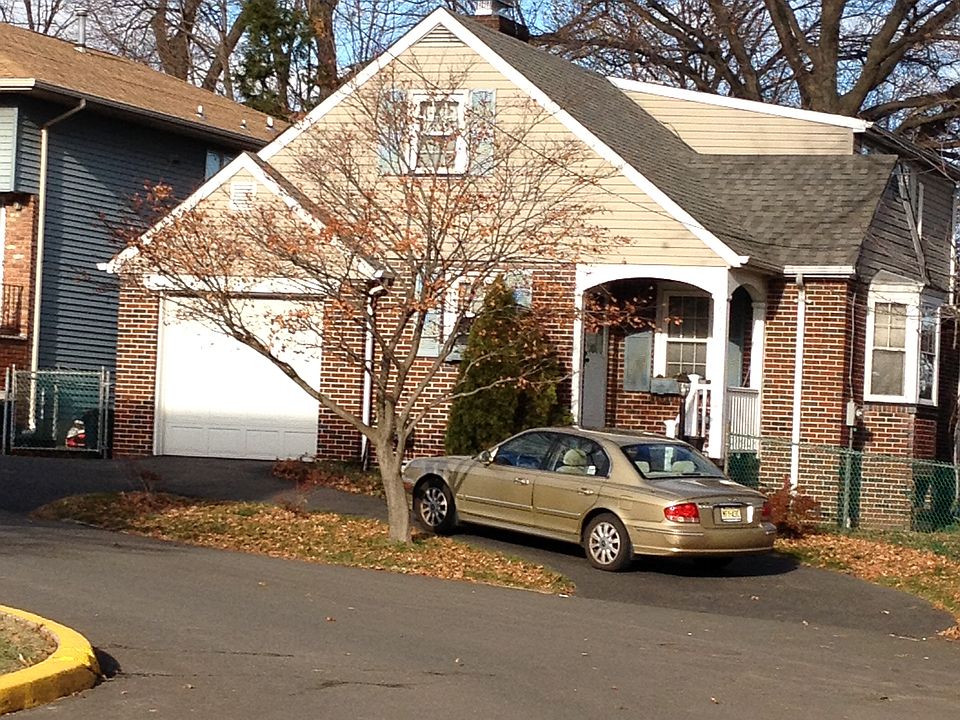 2nd image of 593 Windsor Rd