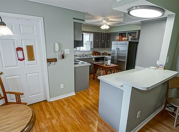 3rd image of 2172 N Lexington Ave