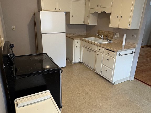 4th image of 1590 Case Ave