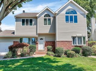20 Forte Ave, Old Bethpage, NY 11804