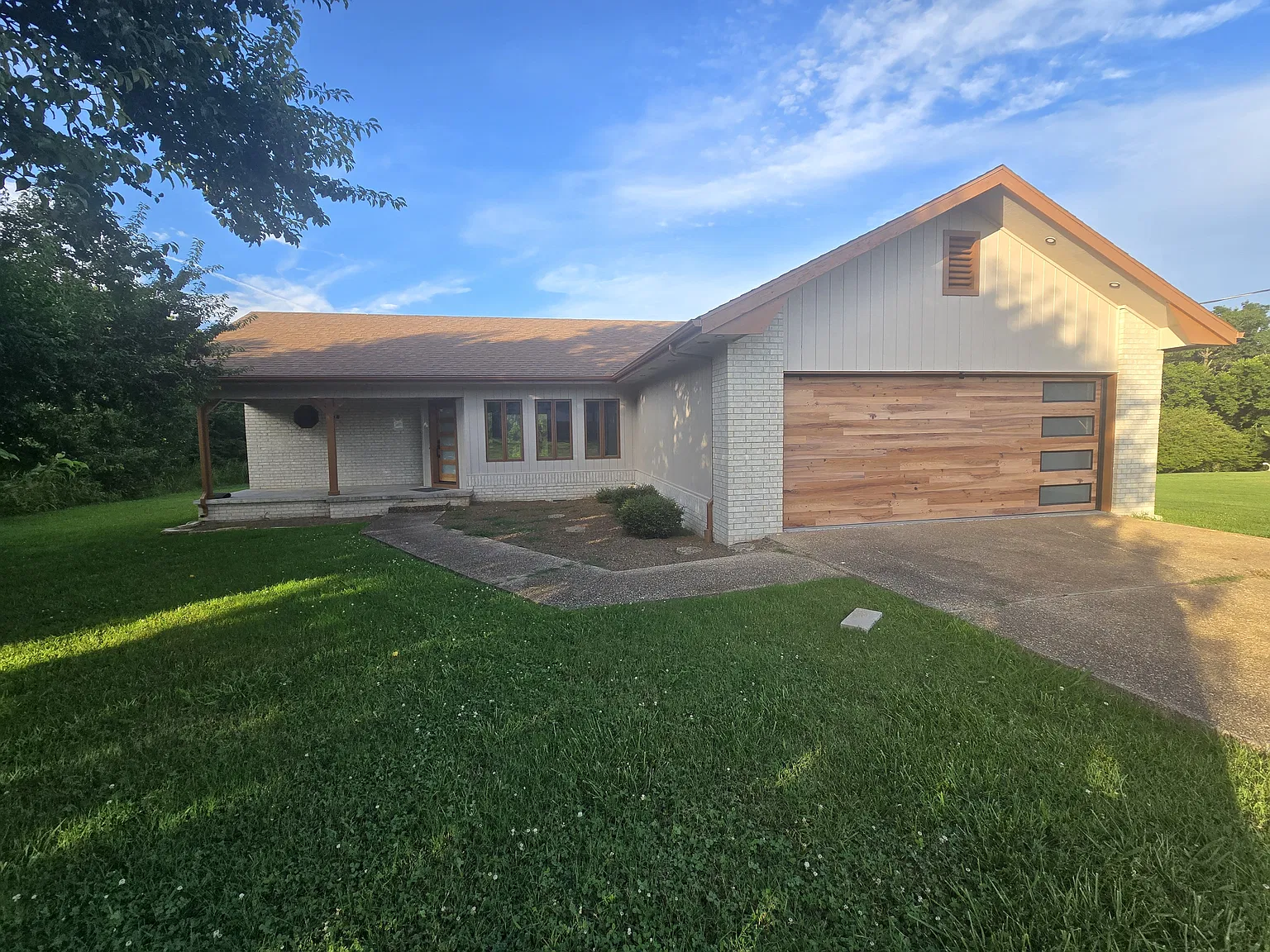 3 bed, 1403 sqft, $1,875 — Photo 1