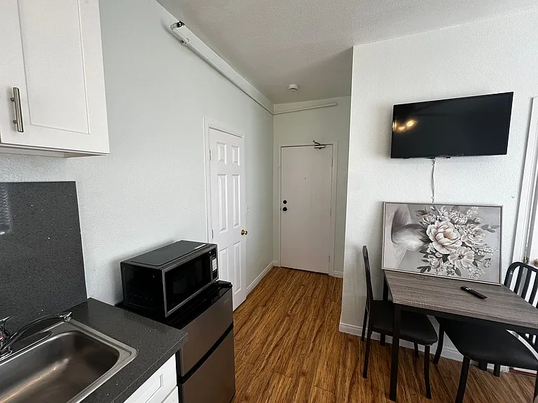 Soto Rose Apartments — Photo 19
