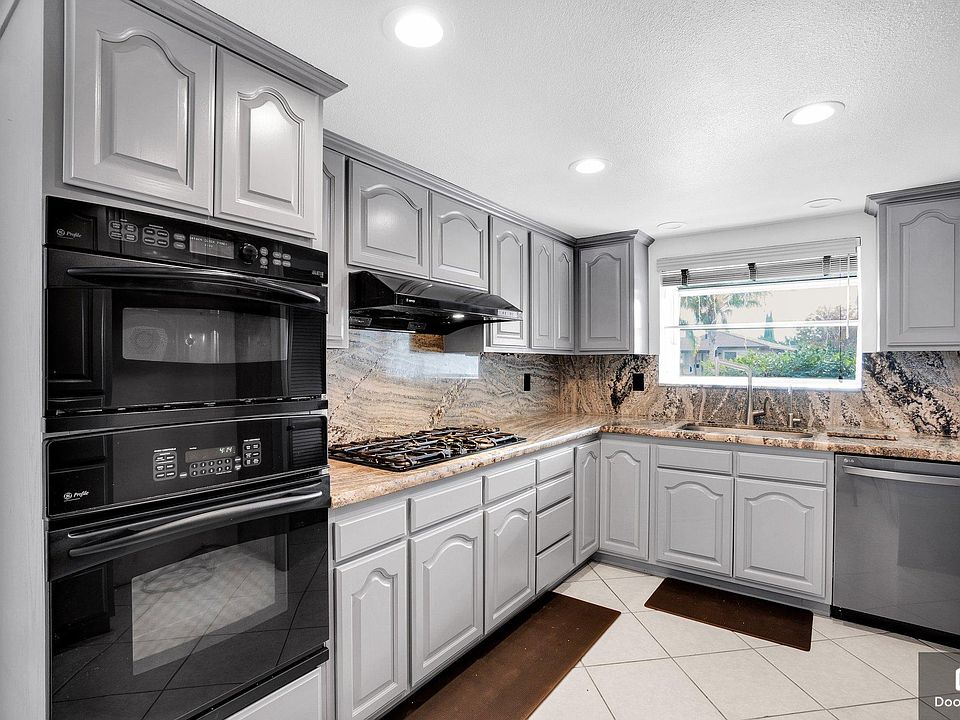 1st image of 2916 N Francisco Way