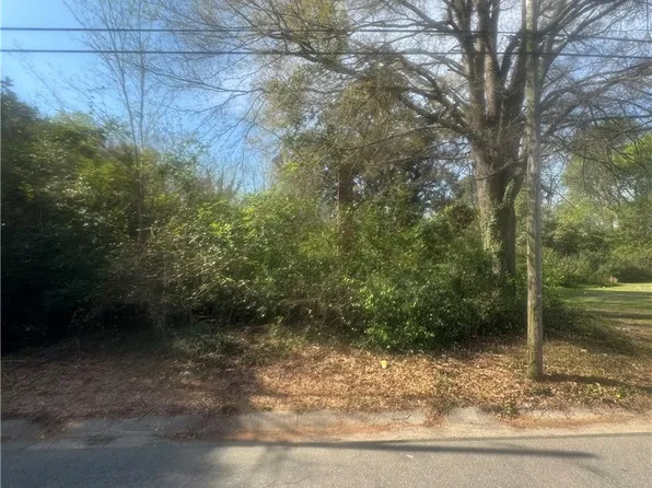 228 Gulf St, Laurinburg, NC 28352