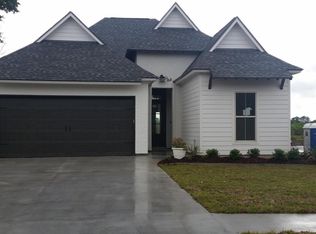200 Golden Cypress Dr, Youngsville, LA 70592
