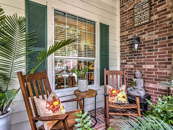 4th image of 82 E Whistlers Bend Cir