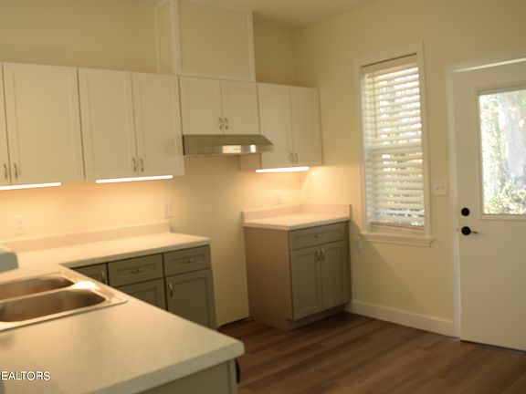5th image of 2413 Wilson Ave