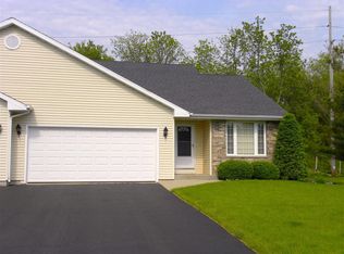 466 Fox Ln, Walworth, WI 53184