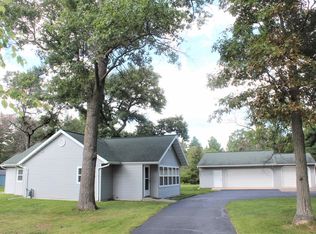 932 Cedar Rd, Kronenwetter, WI 54455