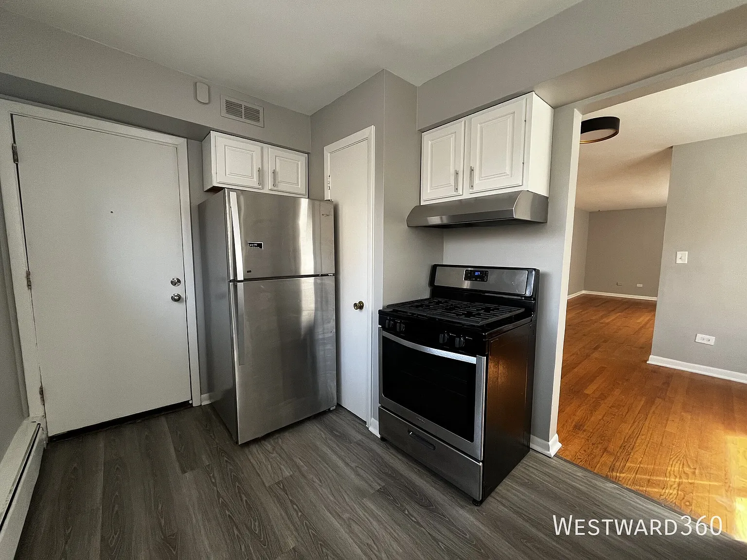 Newly Updated 2 Bed with In-Unit Laundry, Pets Allowed — Photo 4
