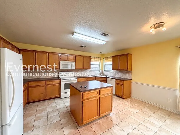 3705 Barbed Wire Dr — Photo 6