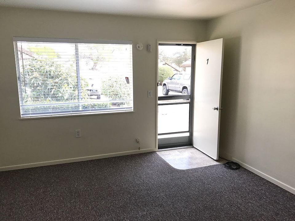 2nd image of 1531 Oak St APT 7