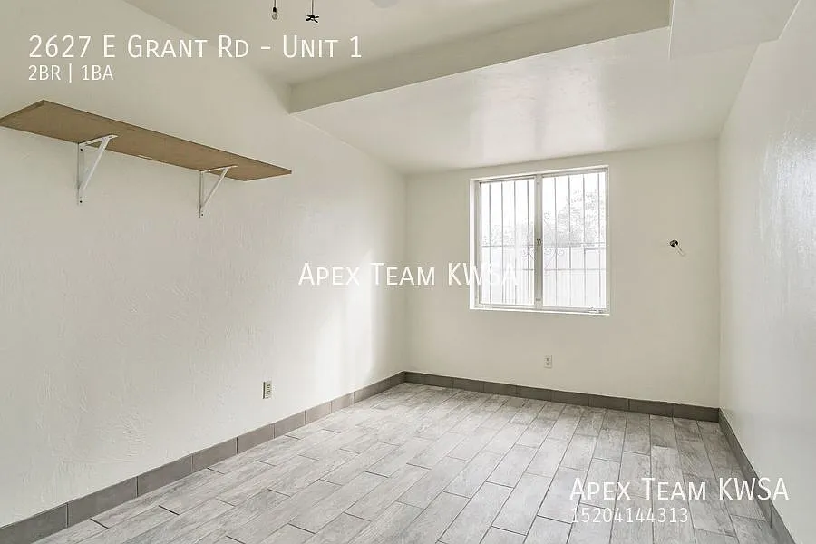 $875- Quaint 2 Bed / 1 Bath Apartment Located on E. Grant Rd! — Photo 4
