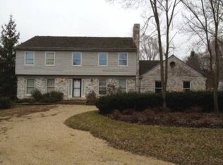 15 Old Sutton Rd, Barrington, IL 60010