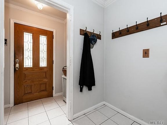 2nd image of 52 Pilgrim St