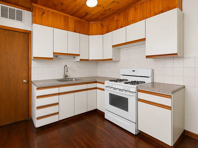 35 Eustis St #2 — Photo 5