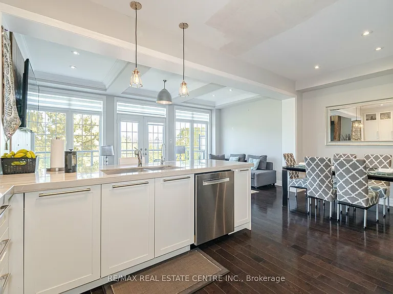 34 Alex Campbell Cres — Photo 9