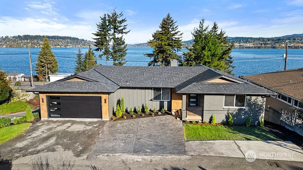 10905 Rainier Avenue S photo 1