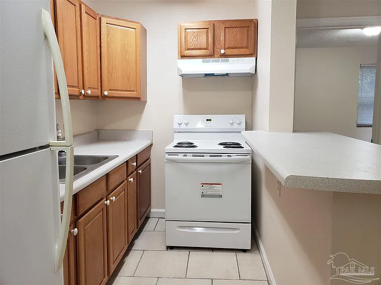 204 Holmes Dr #B — Photo 4