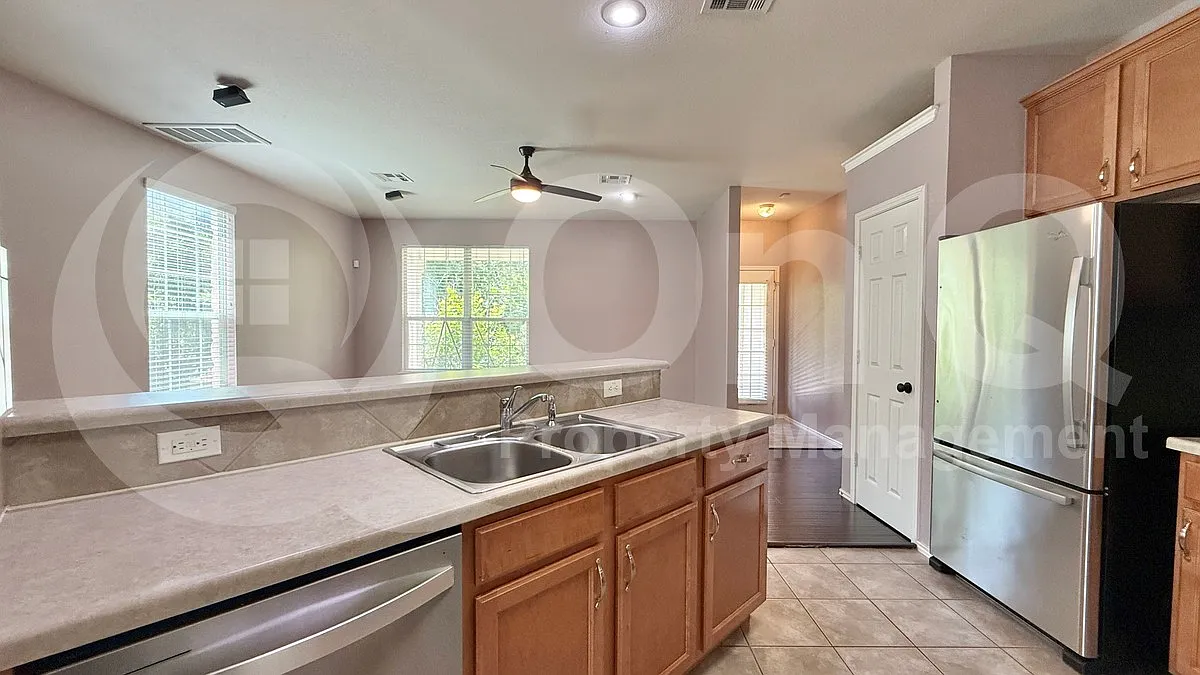 2 bed, 2.5 bath, 1550 sqft, $2,000 — Photo 4