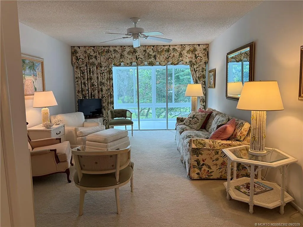 2 bed, 2.0 bath, 1005 sqft, $2,400 — Photo 2