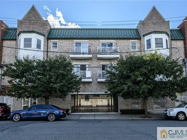 33-35 Freeman St #5102, Newark, NJ 07105