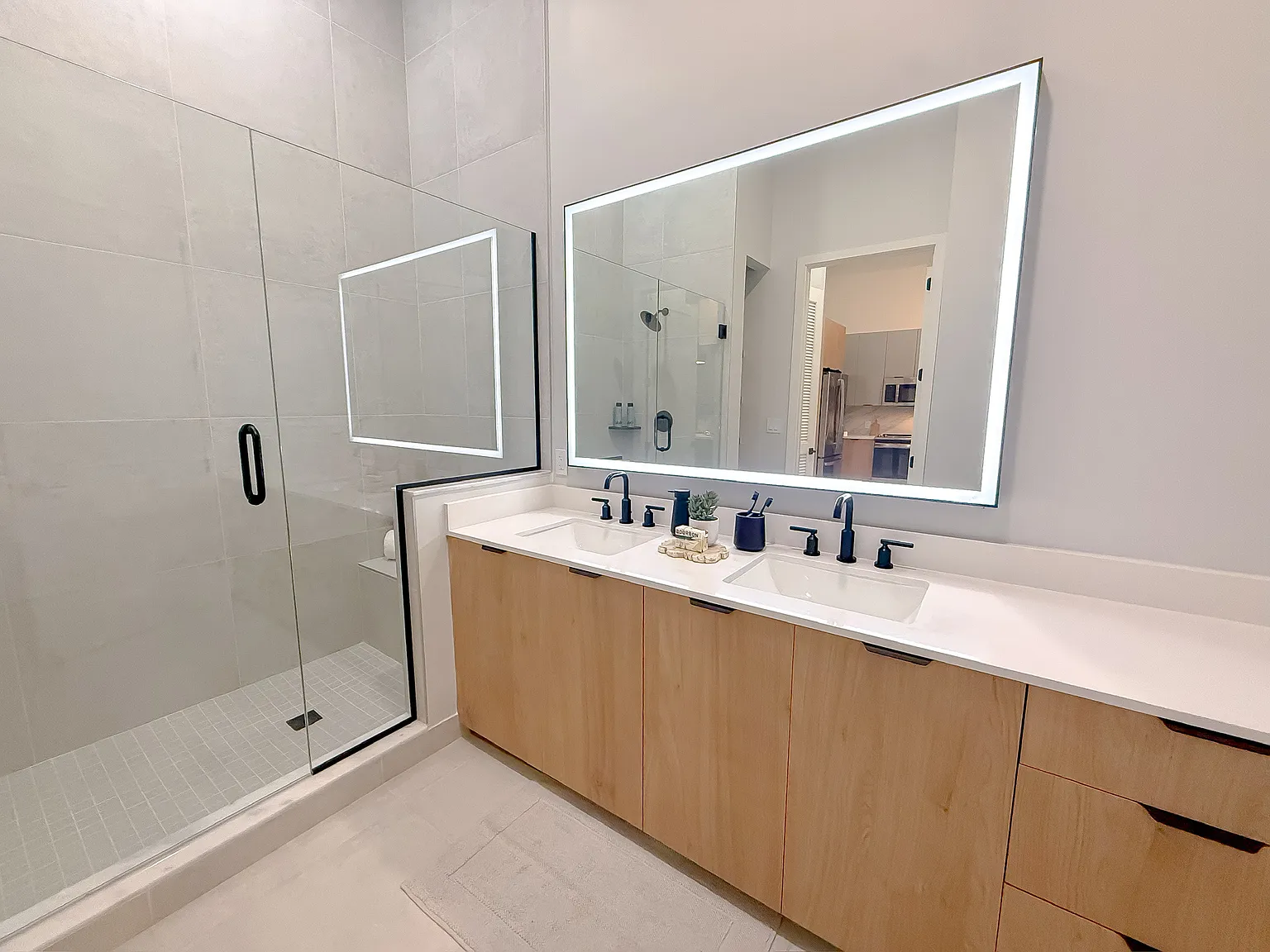 1 bed, 772 sqft, $2,570 — Photo 4