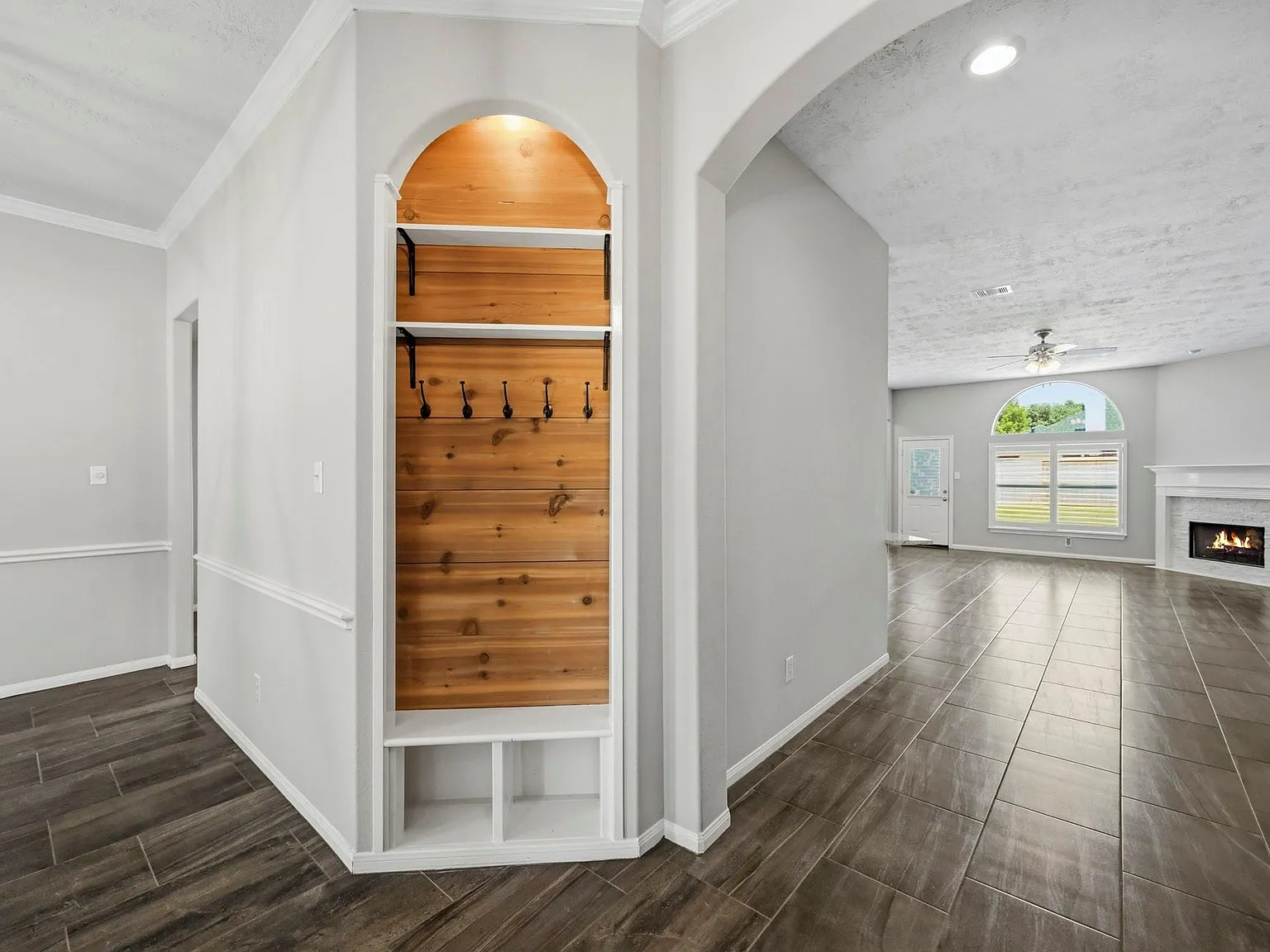 3 bed, 2.0 bath, 2149 sqft, $2,300 — Photo 4