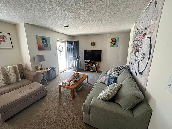 3rd image of 71 Sweetbriar Ln