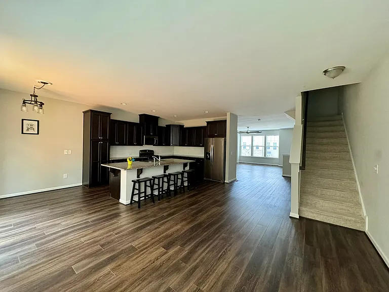 1025 Lathrop Ln — Photo 17