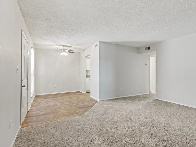 Hickory Ridge Apartments — Photo 21